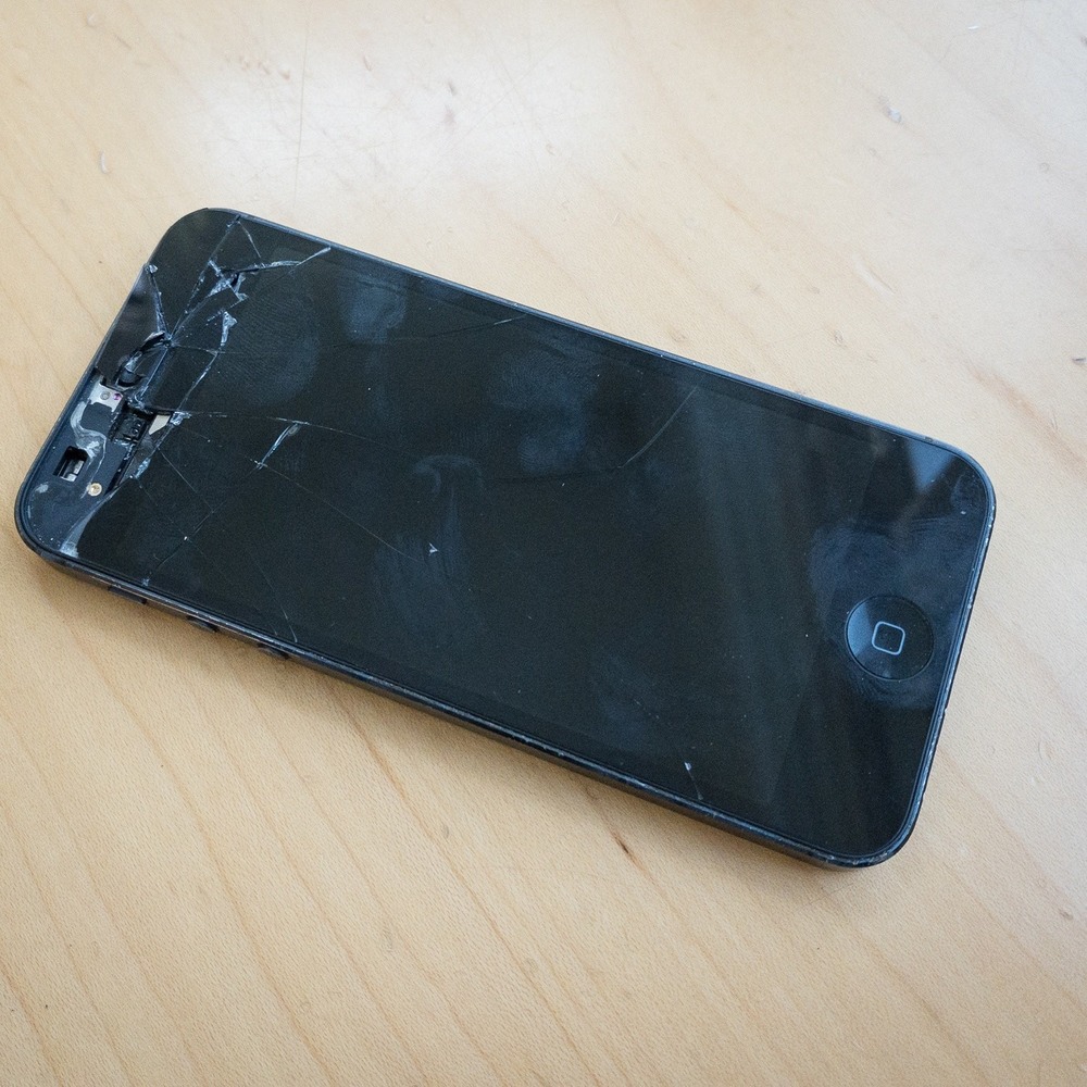 Apple iPhone 5‎ 16GB Smartphone A1429 Broken Screen AS-IS for Parts or Repair